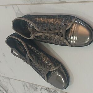 Sneakers. AGL Attilo Giusti Leombruni elegant leopard print sneakers.